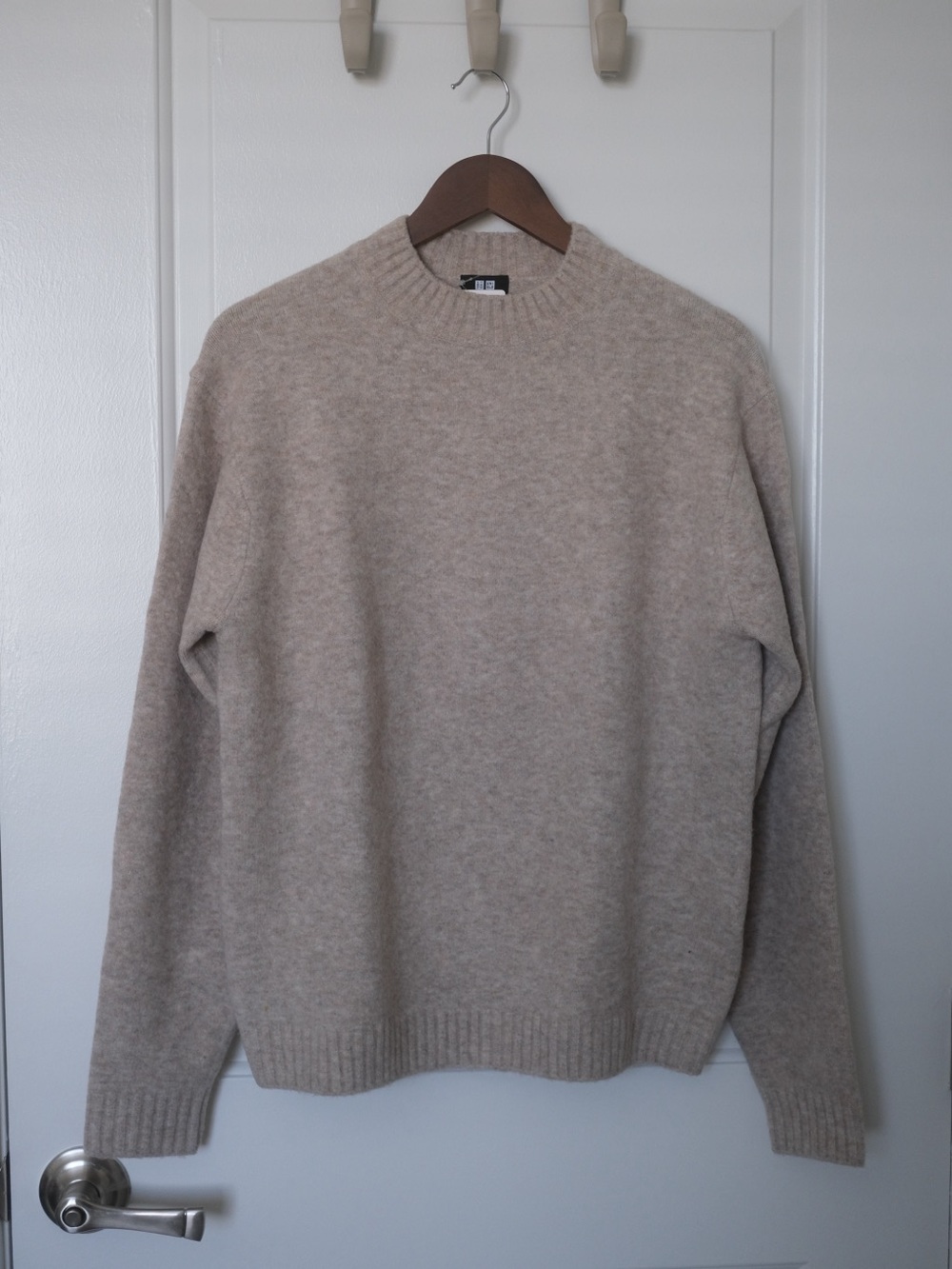 UNIQLO Soufflé Yarn Crew Neck Sweater - BEIGE